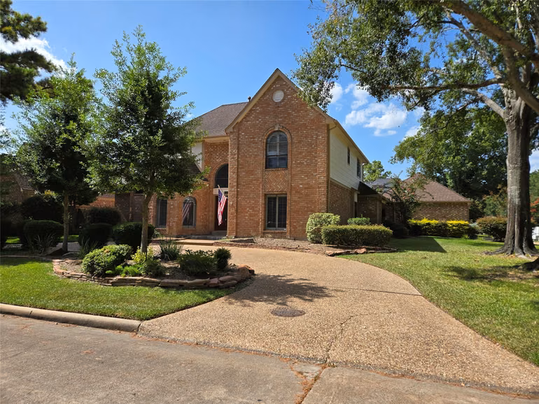 Photo 3 of 18302 Longmoor Drive, Houston, TX