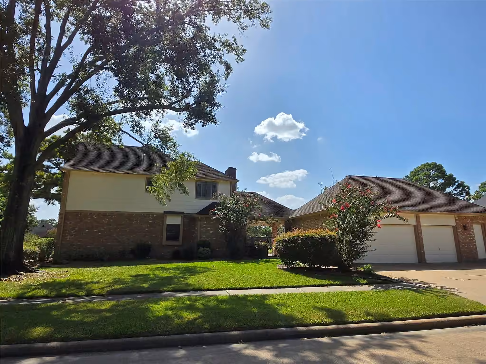 Photo 6 of 18302 Longmoor Drive, Houston, TX