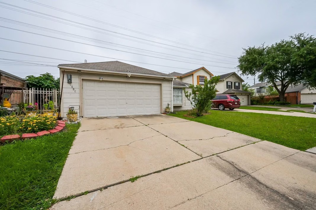 Photo 2 of 9319 Belle Park Drive, Houston, TX