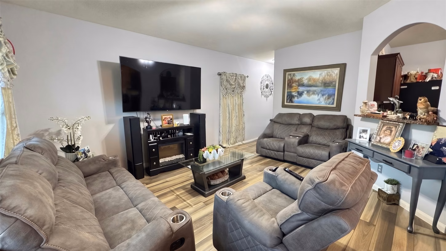 Photo 5 of 10919 Panther Court, Houston, TX