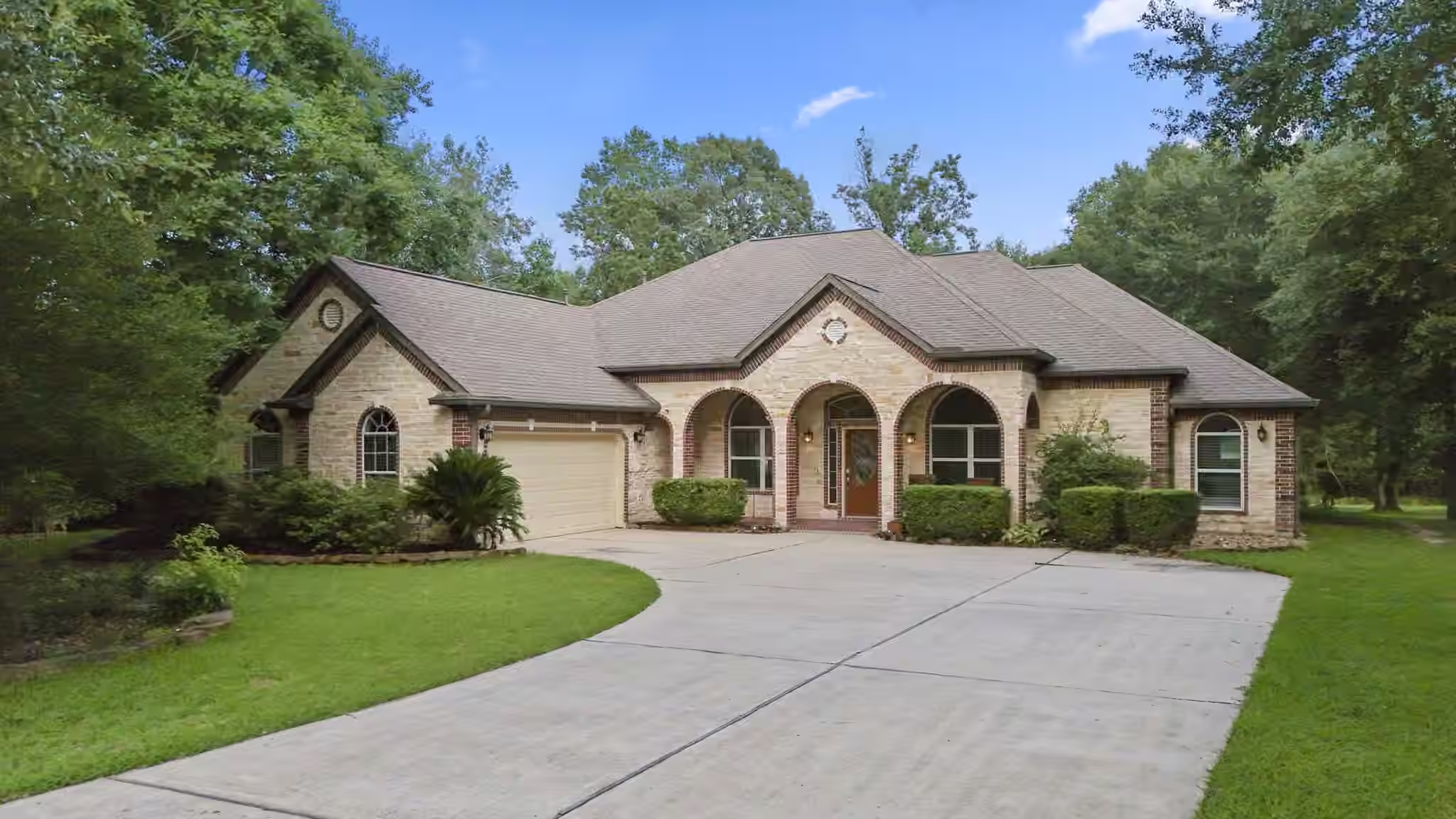 Photo 2 of 499 Royal Navigator Road, Montgomery, TX