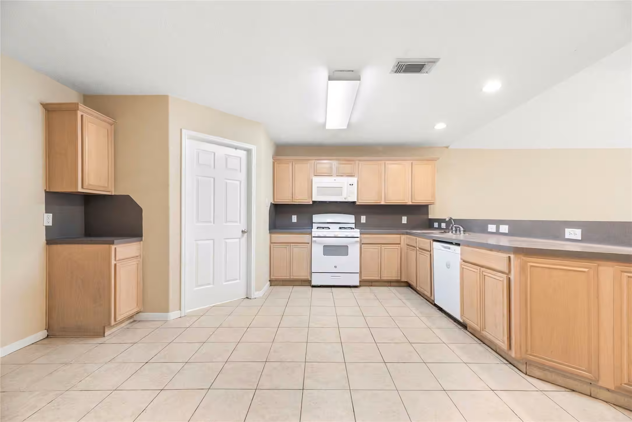 Photo 5 of 6611 Stonefort Court, Katy, TX