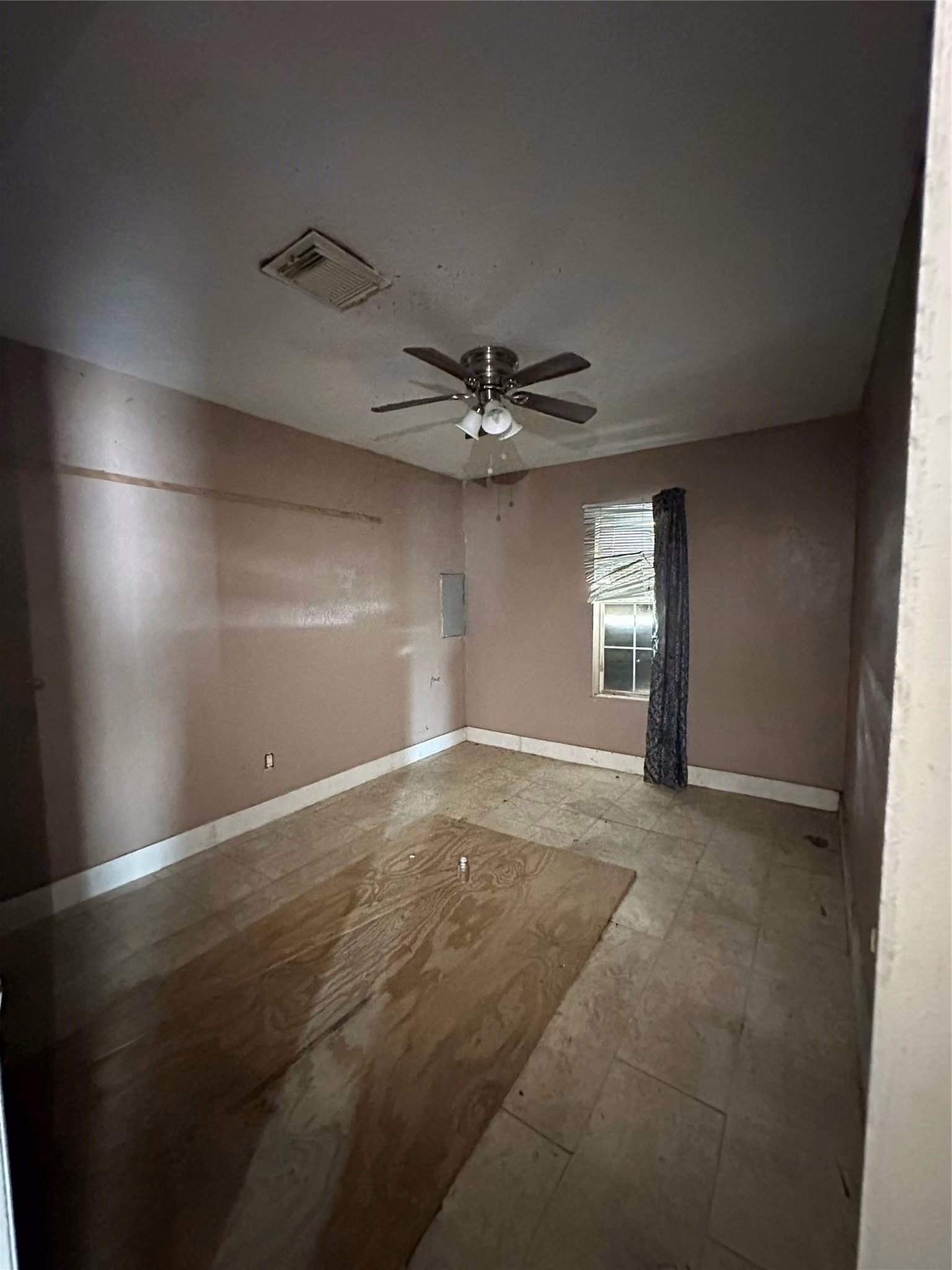 Photo 3 of 2912 Gregg Street, Houston, TX