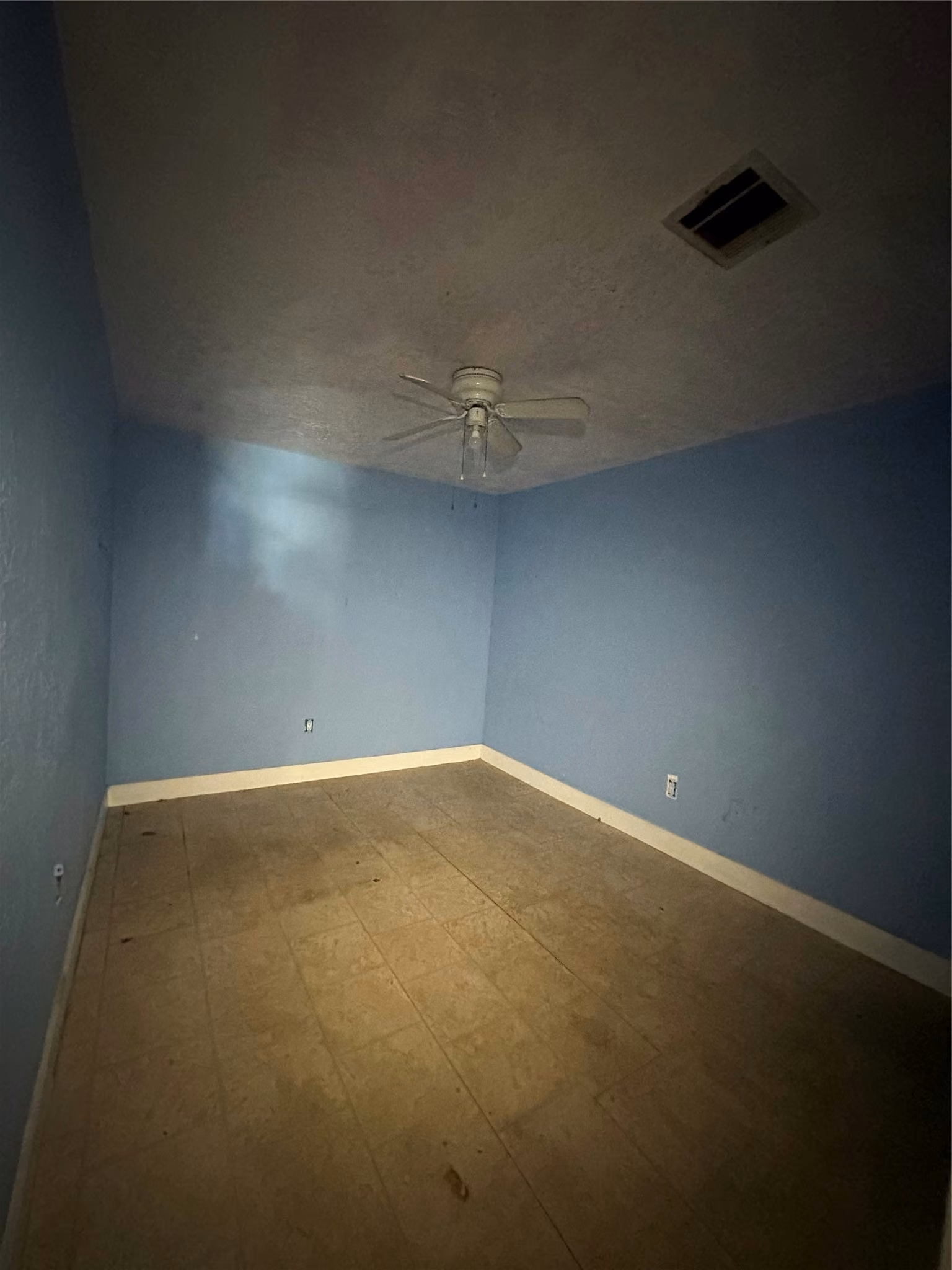 Photo 5 of 2912 Gregg Street, Houston, TX