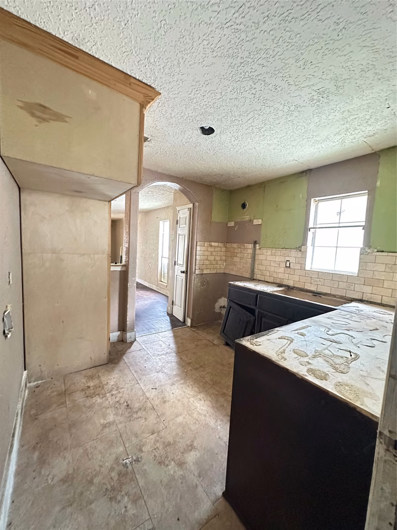 Photo 6 of 2912 Gregg Street, Houston, TX