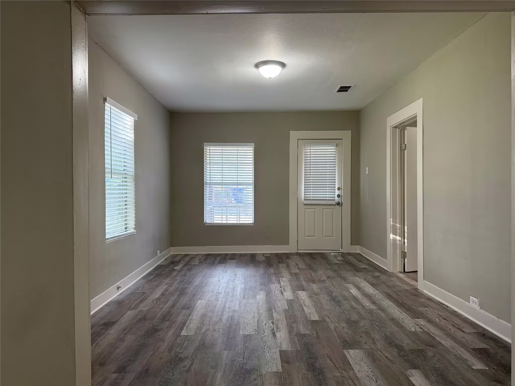 Photo 3 of 17 E James Street, Baytown, TX