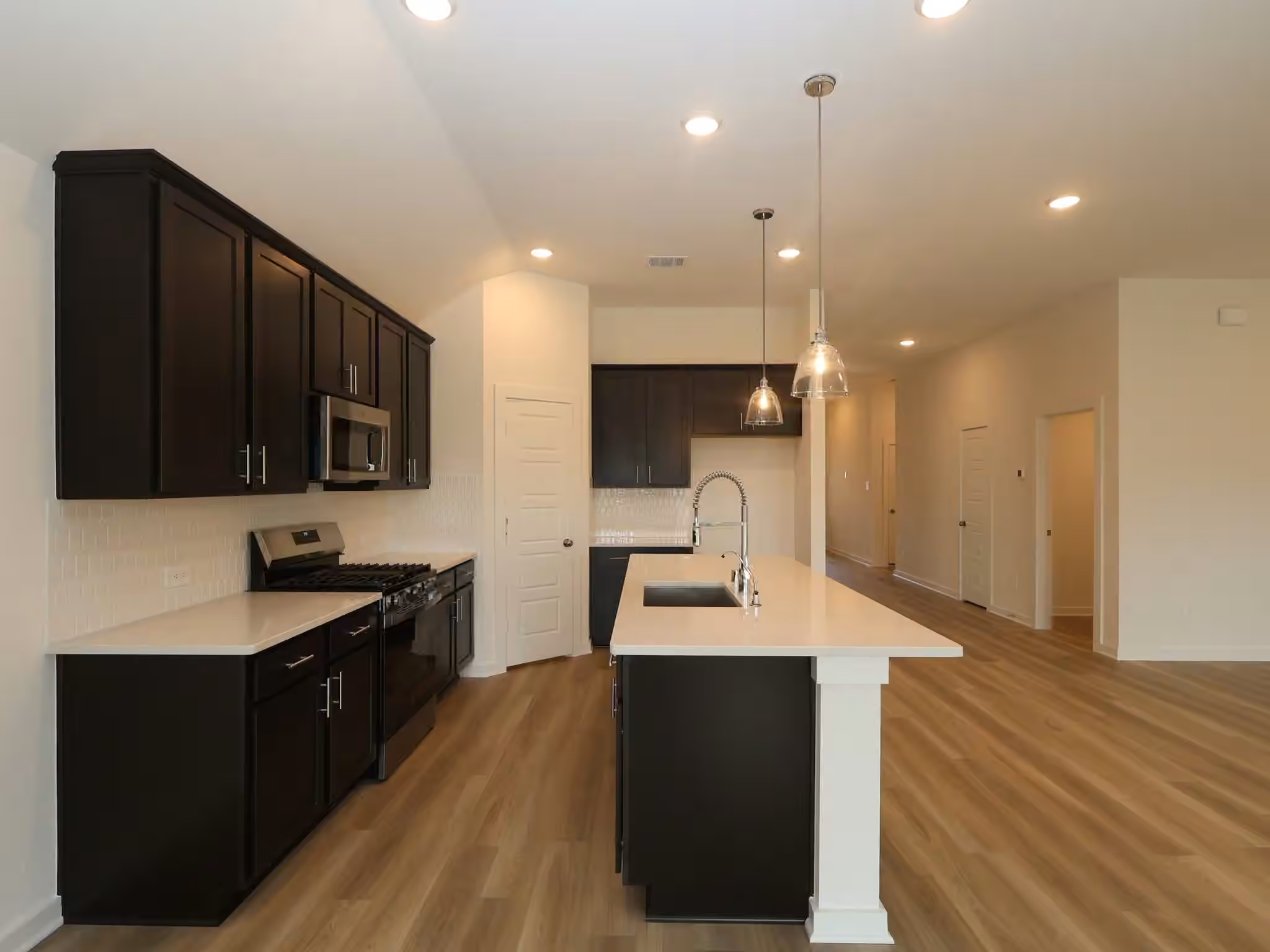 Photo 3 of 16811 Zavala Way, Montgomery, TX