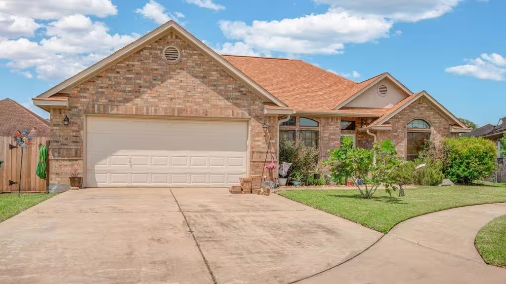 Photo 2 of 143 Eagle Nest Court, Richwood, TX