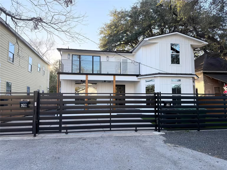 Photo 2 of 1617 Common Street, Houston, TX