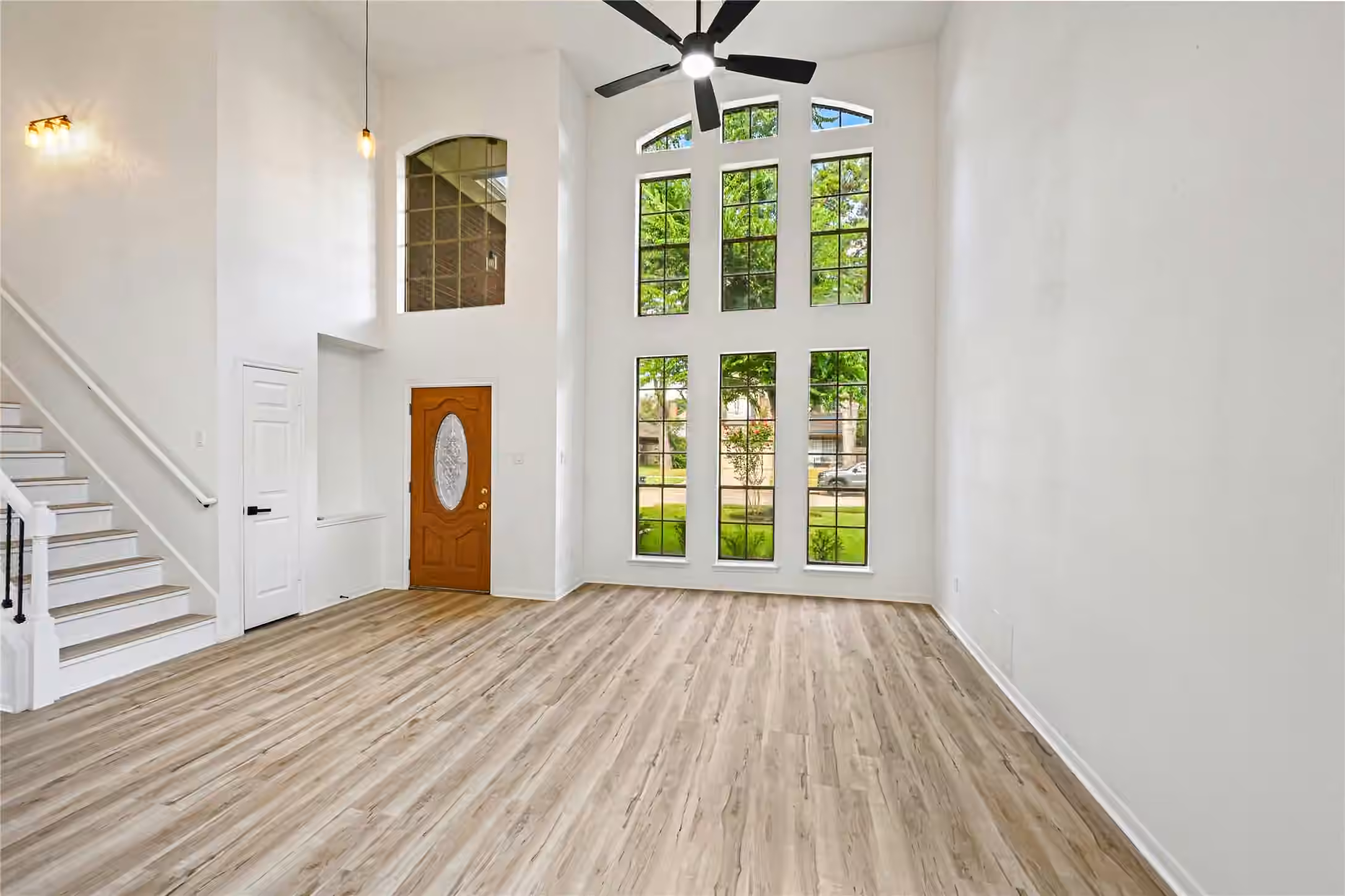 Photo 5 of 16027 Lakestone Drive, Tomball, TX