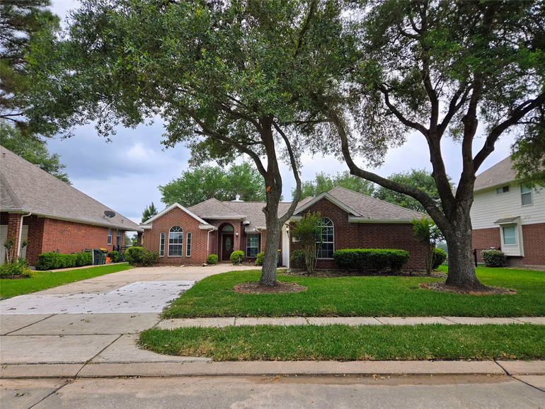 Photo 6 of 4018 Crystal Lake Circle N, Pearland, TX