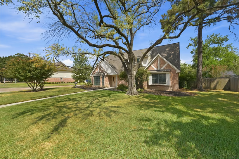 Photo 2 of 8130 Fernbrook Lane, Houston, TX