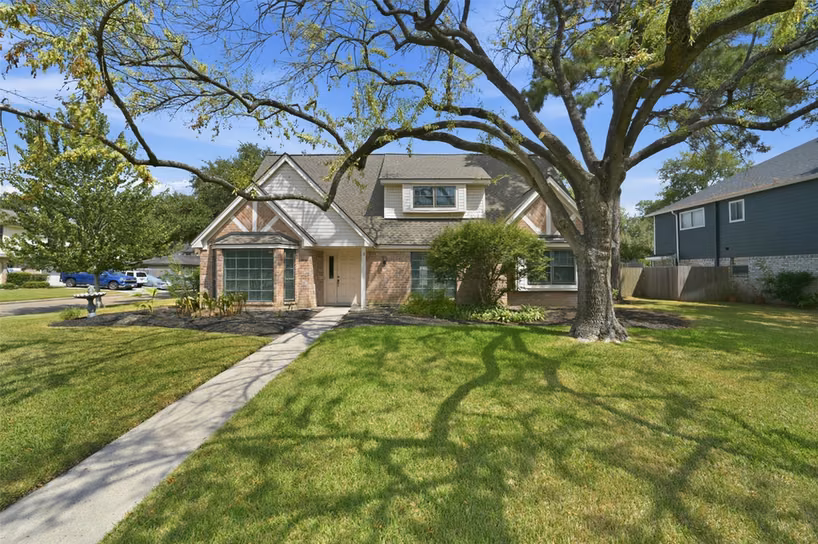 Photo 3 of 8130 Fernbrook Lane, Houston, TX