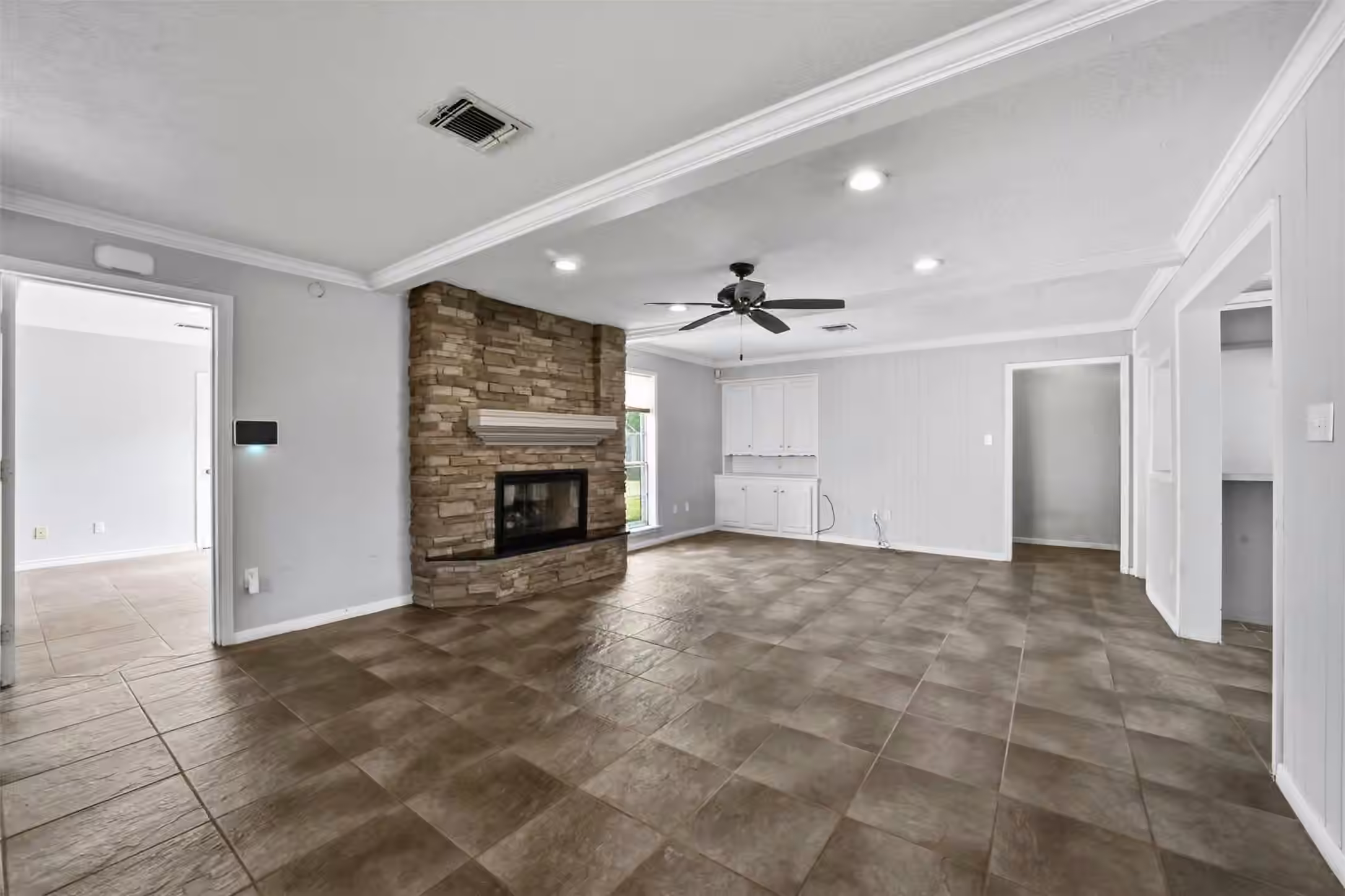 Photo 7 of 8130 Fernbrook Lane, Houston, TX