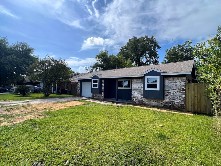 Photo 2 of 17023 Sunshine Street, Houston, TX