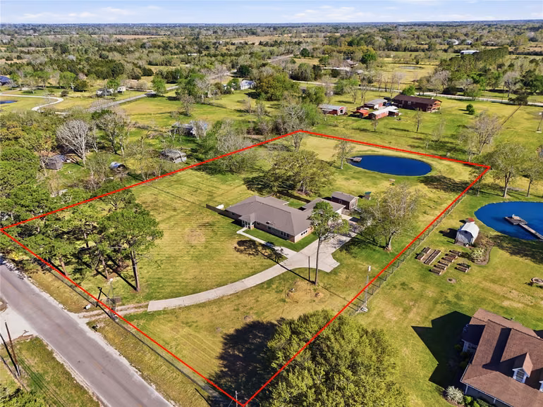 Photo 2 of 4215 County Road 182, Alvin, TX