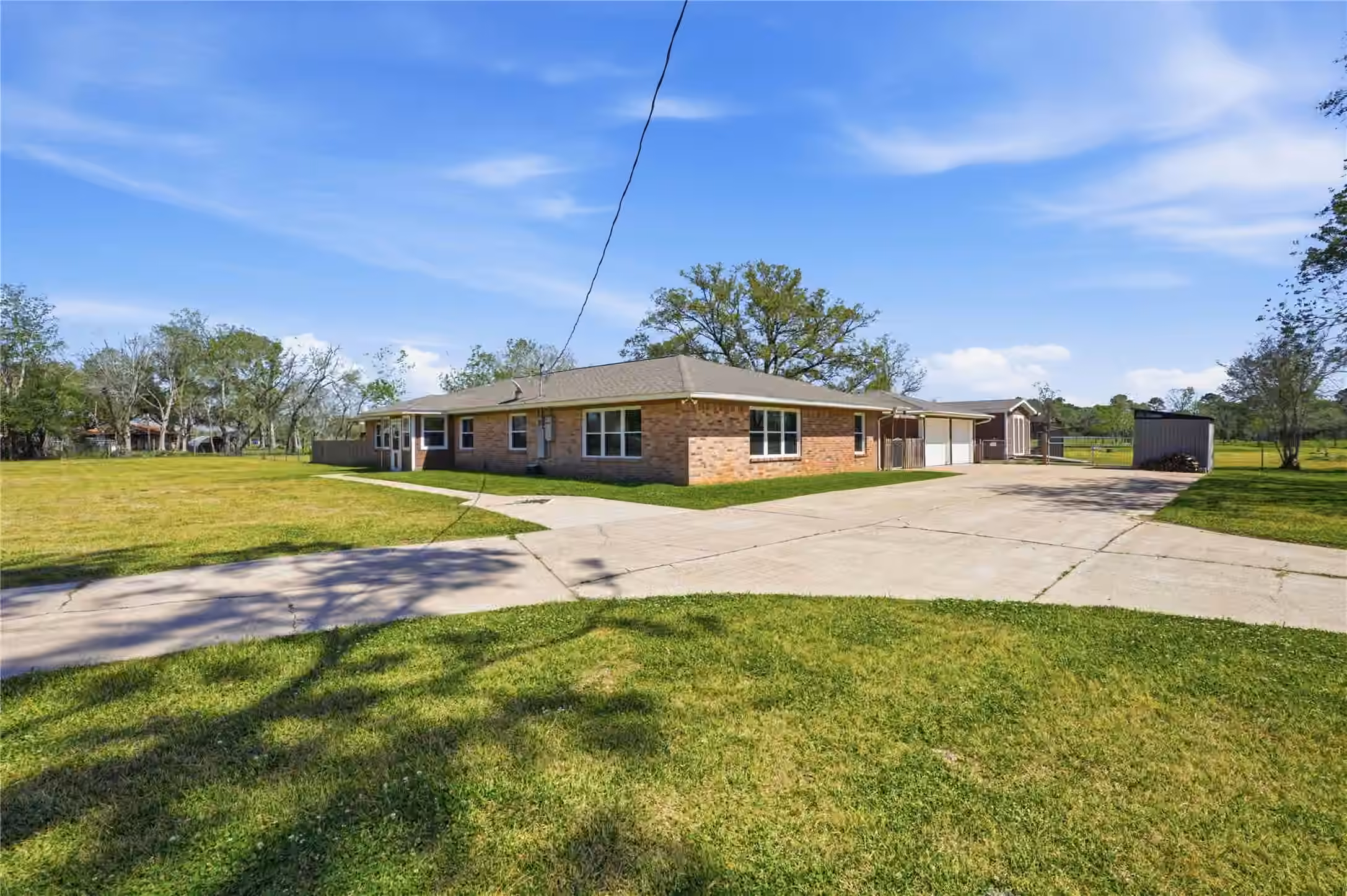 Photo 5 of 4215 County Road 182, Alvin, TX