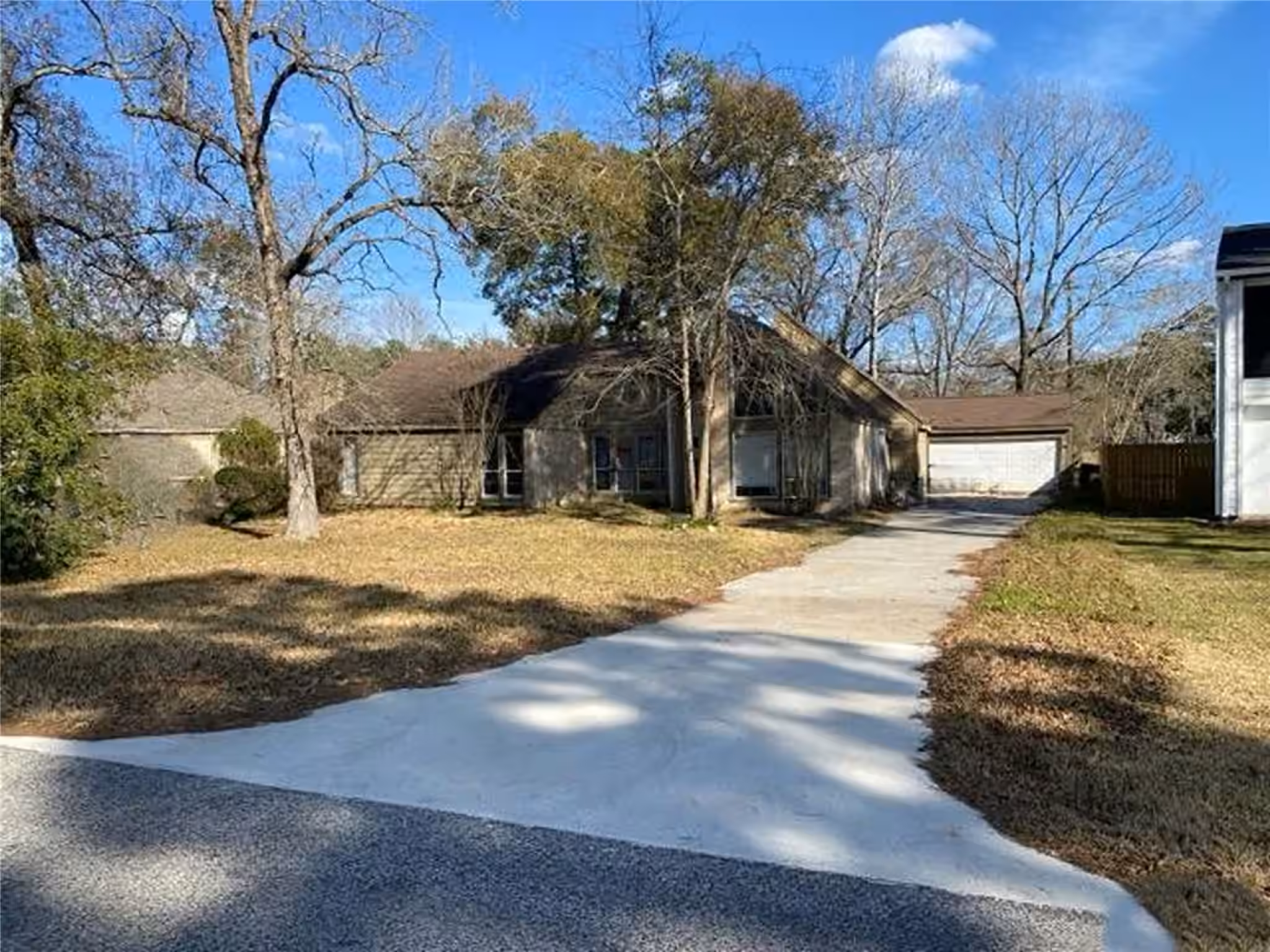 Photo 5 of 1502 Chestnut Ridge Road, Houston, TX