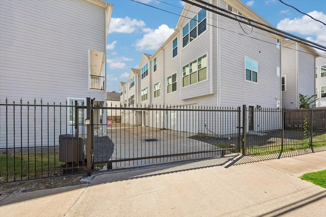 Photo 5 of 603 Link Road F, Houston, TX