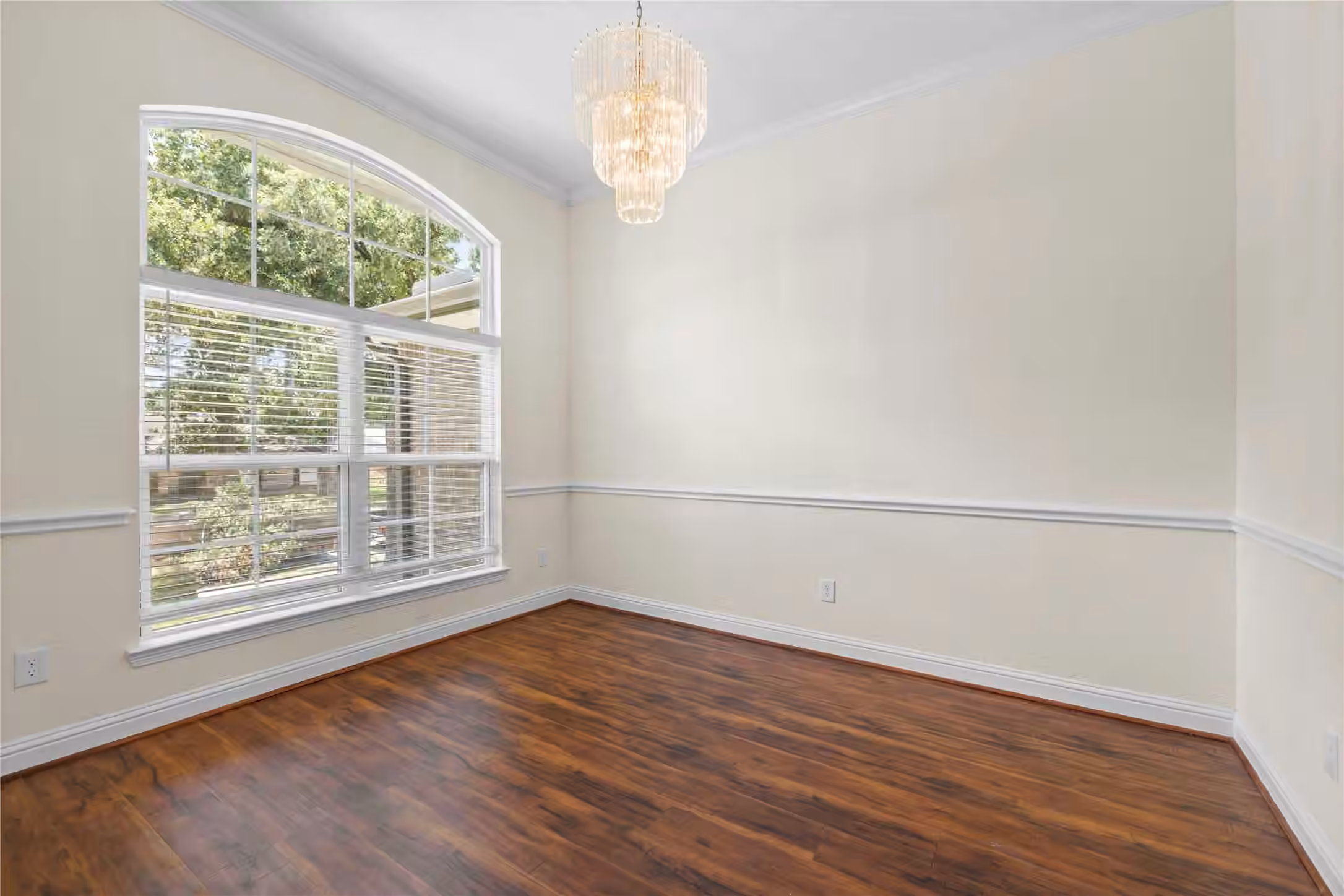 Photo 7 of 7214 Deep Forest Drive, Houston, TX