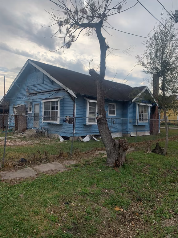 Photo 3 of 5001 Sherman Street, Houston, TX