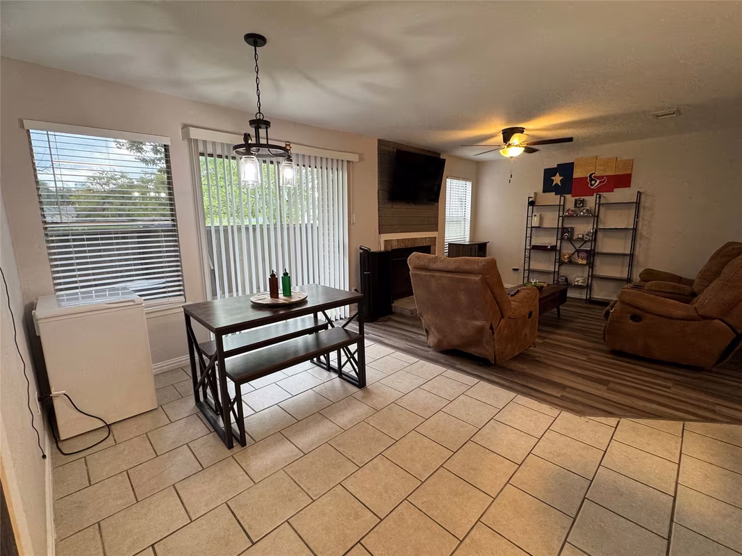Photo 3 of 418 Garland Drive 118, Clute, TX