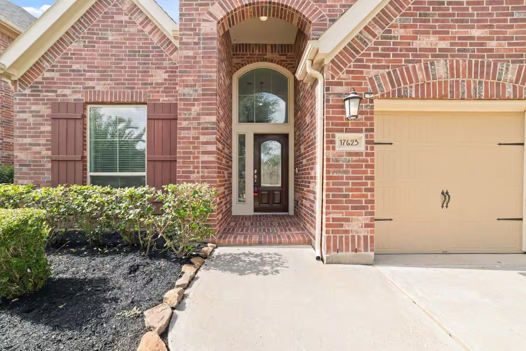 Photo 2 of 17623 Barrowfield Lane, Richmond, TX