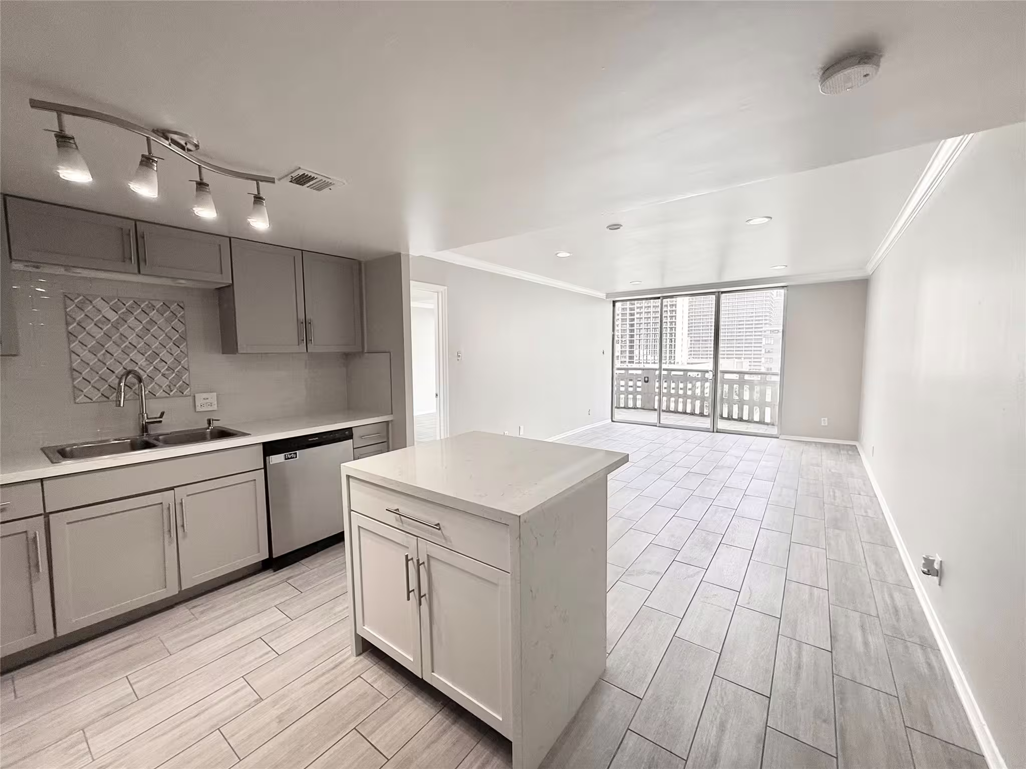 Photo 2 of 2016 Main Street 915, Houston, TX