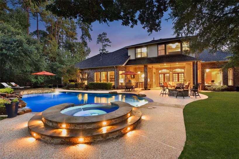 Photo 4 of 70 W Ambassador Bend, The Woodlands, TX