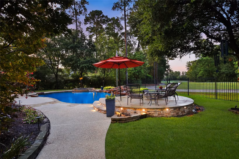 Photo 7 of 70 W Ambassador Bend, The Woodlands, TX