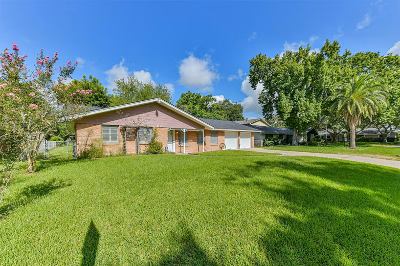 Photo 2 of 1904 Amy Drive, Baytown, TX