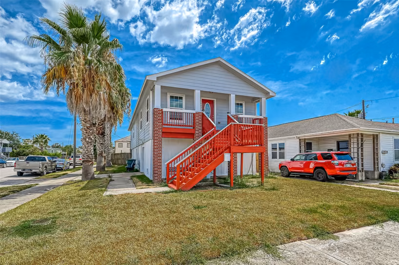Photo 3 of 1402 51st Street, Galveston, TX