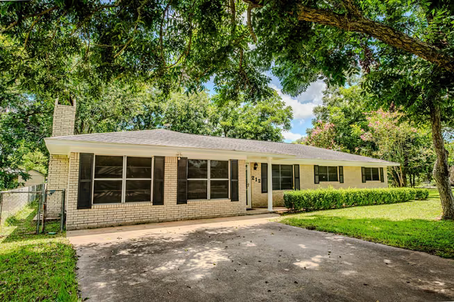 Photo of 212 Avenue B, Brazoria, TX 77422