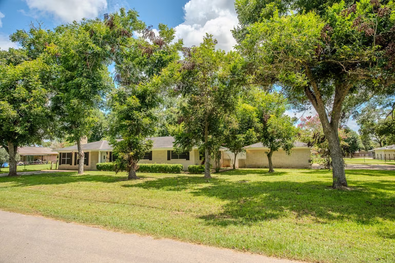 Photo 3 of 212 Avenue B, Brazoria, TX