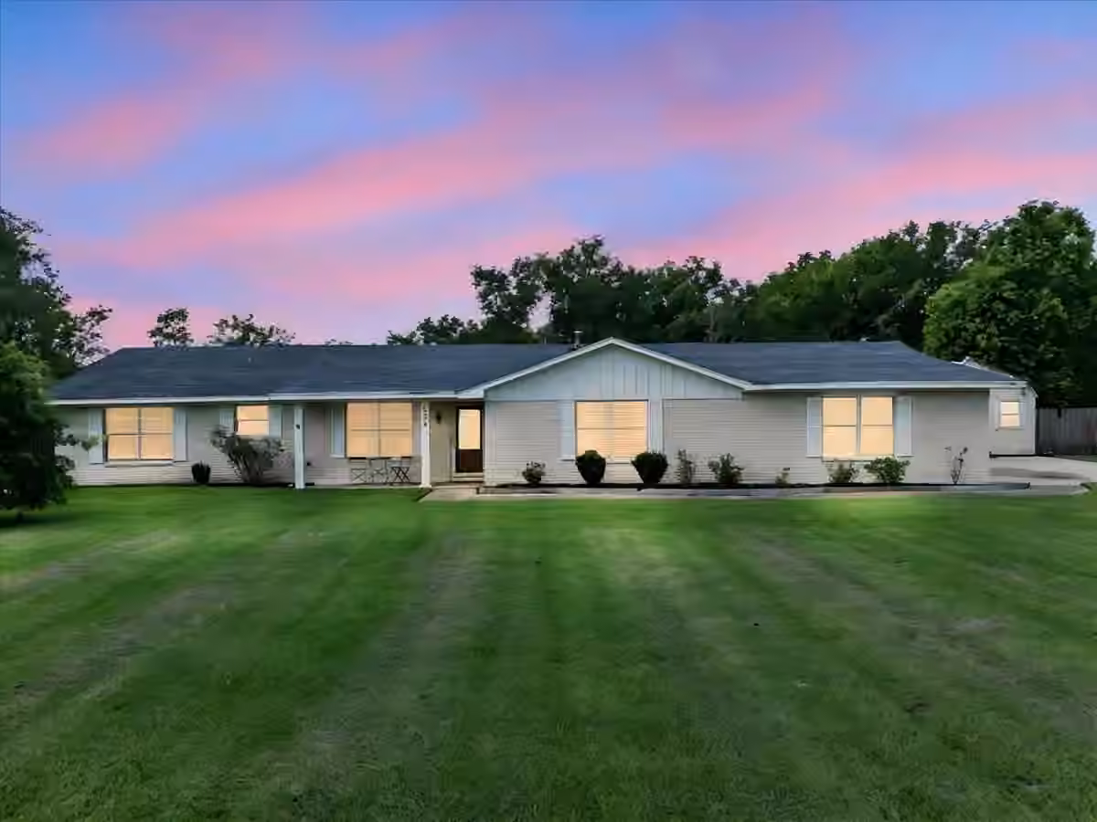 Photo of 804 Otter Road, Anahuac, TX
