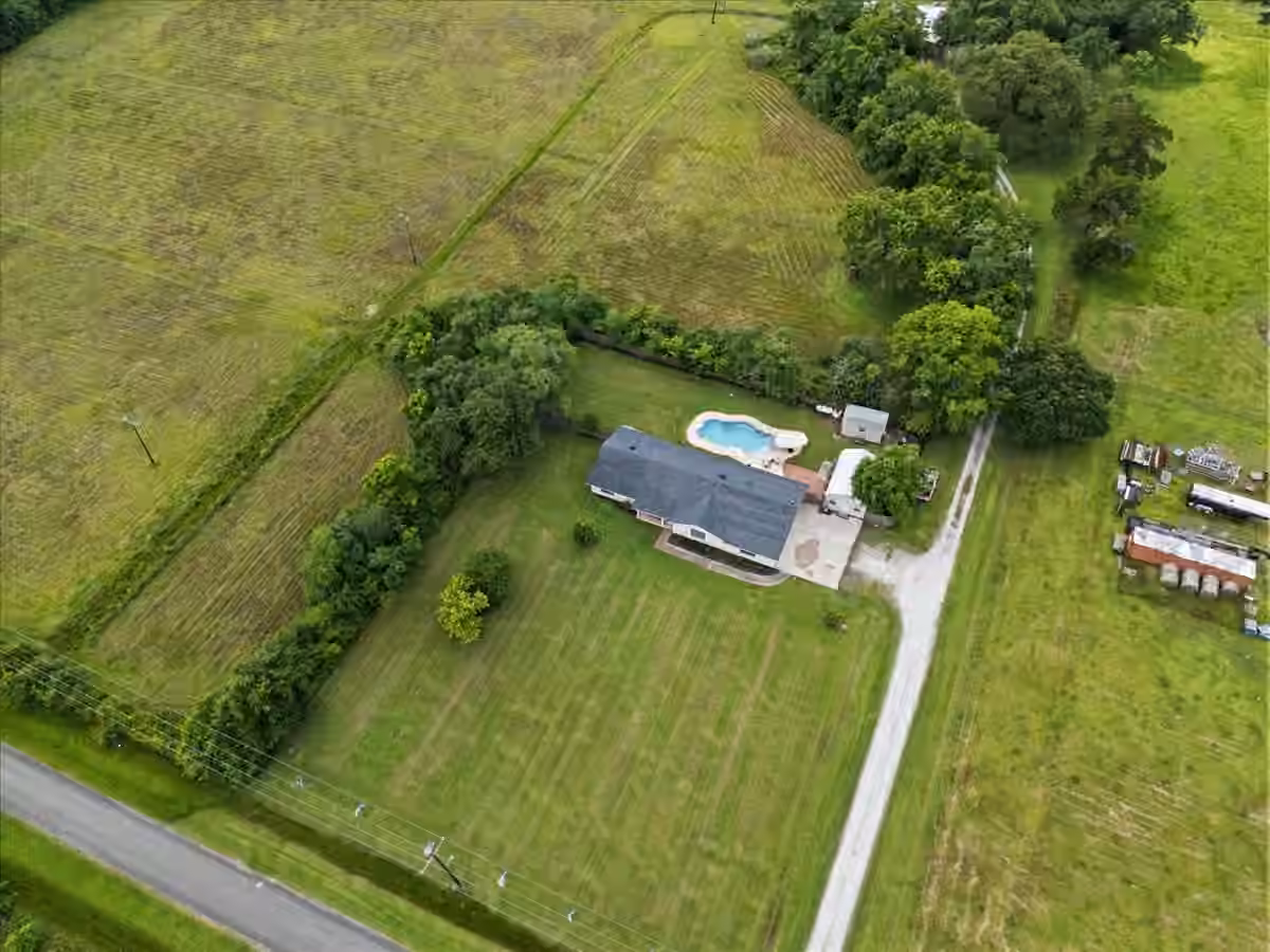 Photo 2 of 804 Otter Road, Anahuac, TX