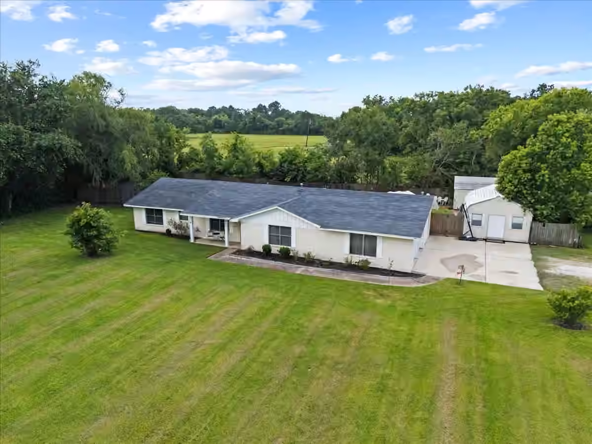 Photo 3 of 804 Otter Road, Anahuac, TX