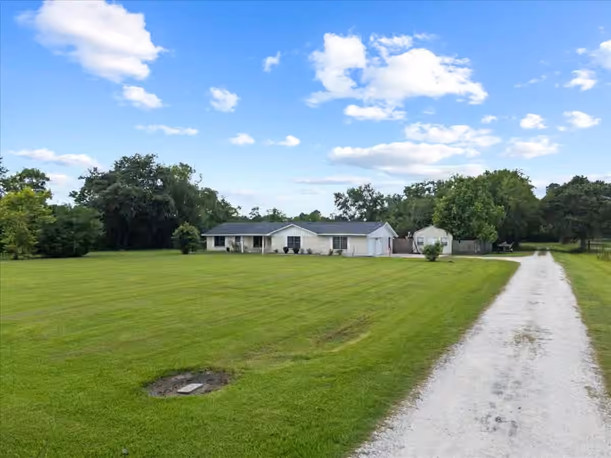 Photo 5 of 804 Otter Road, Anahuac, TX