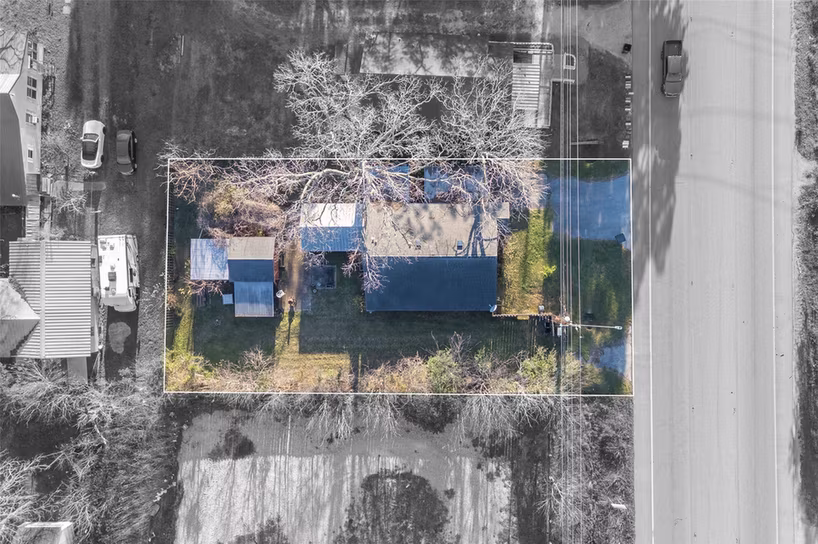 Photo 3 of 215 Grand Avenue, Bacliff, TX