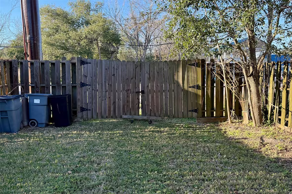 Photo 4 of 215 Grand Avenue, Bacliff, TX