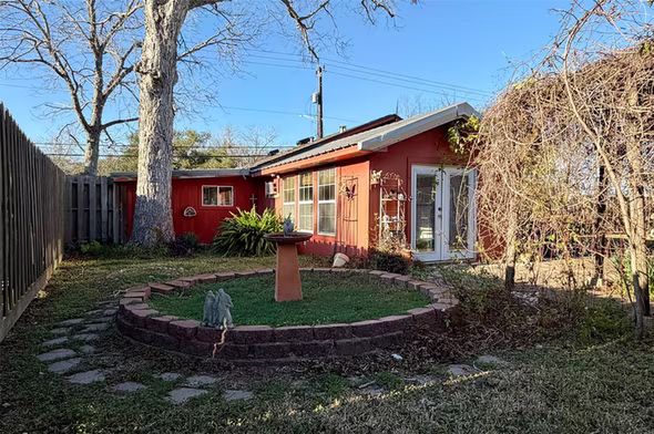 Photo 7 of 215 Grand Avenue, Bacliff, TX