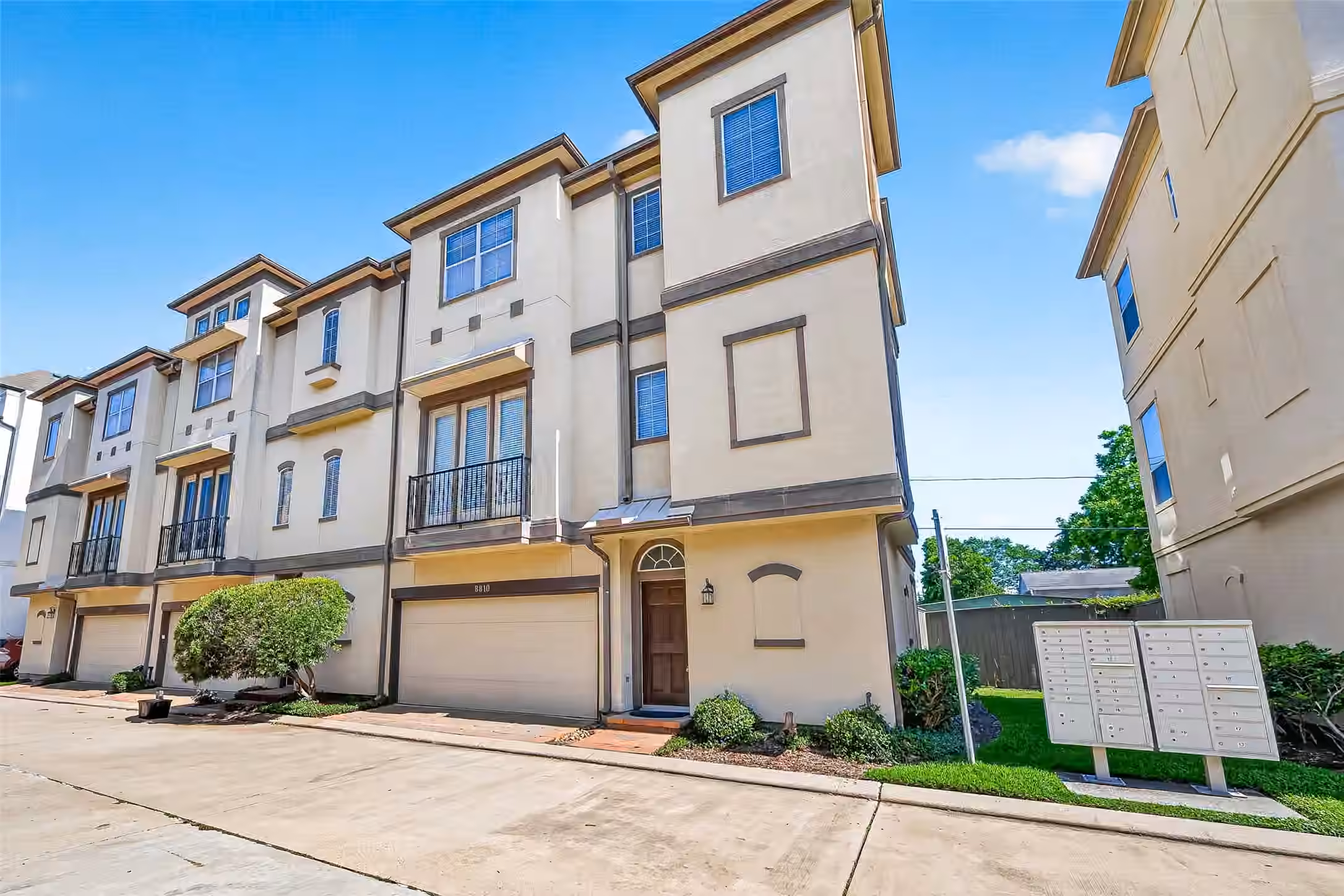 Photo 5 of 8810 Lakeshore Bend Drive, Houston, TX