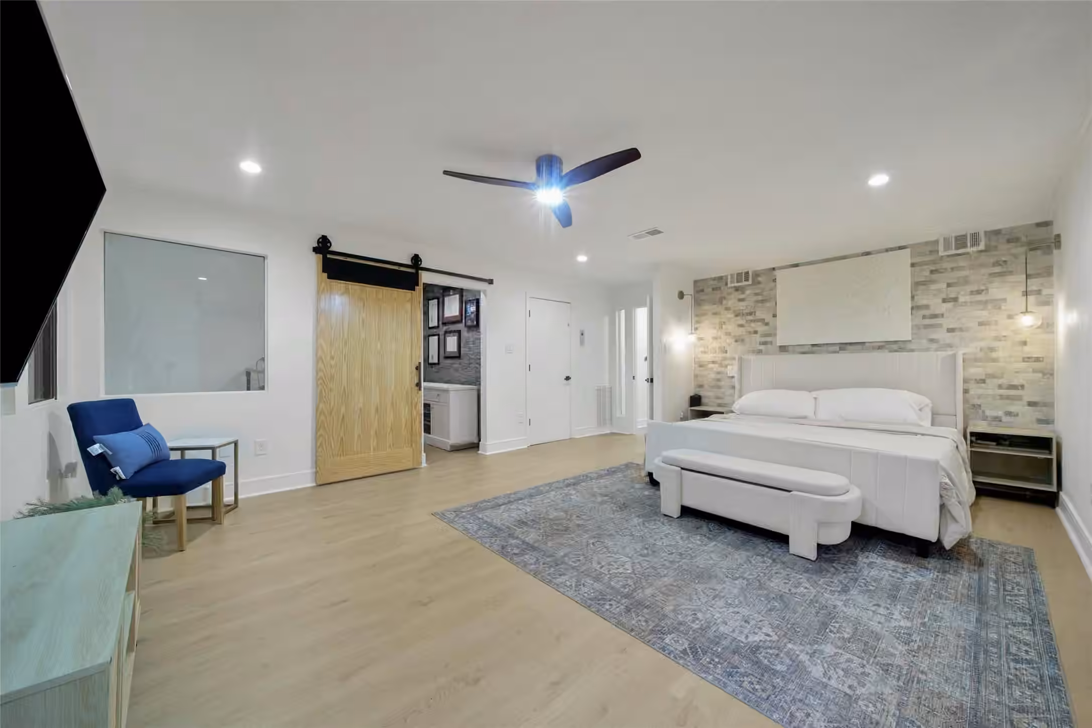 Photo 5 of 140 S Timber Top Drive, Spring, TX