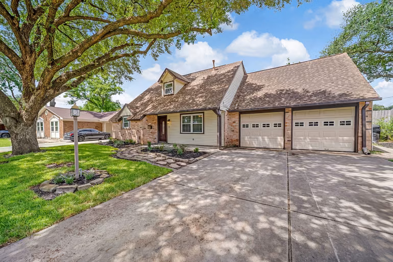 Photo 3 of 4127 Hill Oak Drive, Houston, TX