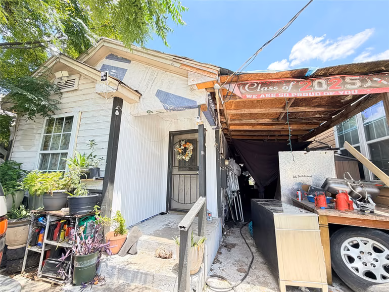 Photo of 7037 Avenue L, Houston, TX 77011
