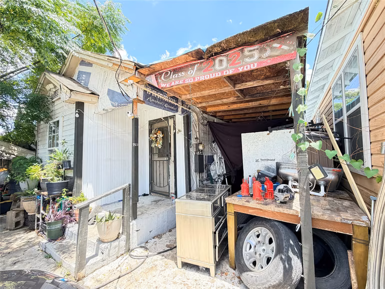 Photo 2 of 7037 Avenue L, Houston, TX