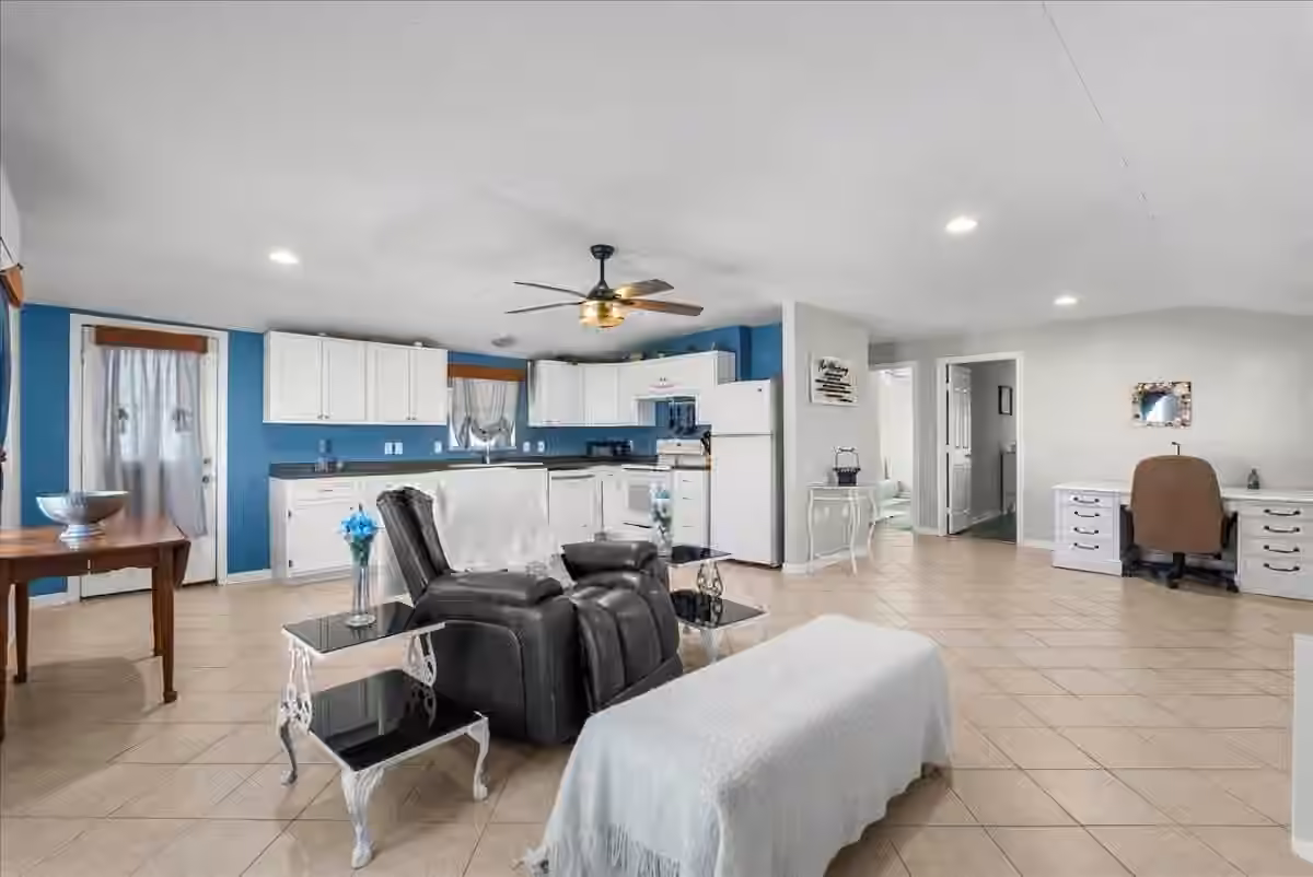 Photo 2 of 711 10th Street, Dickinson, TX