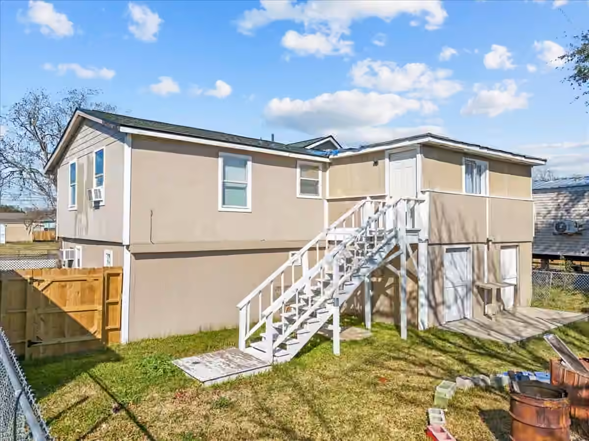 Photo 3 of 711 10th Street, Dickinson, TX