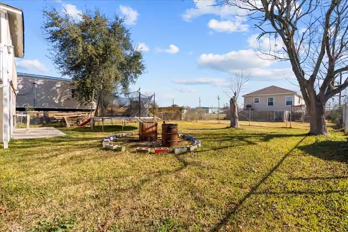 Photo 7 of 711 10th Street, Dickinson, TX