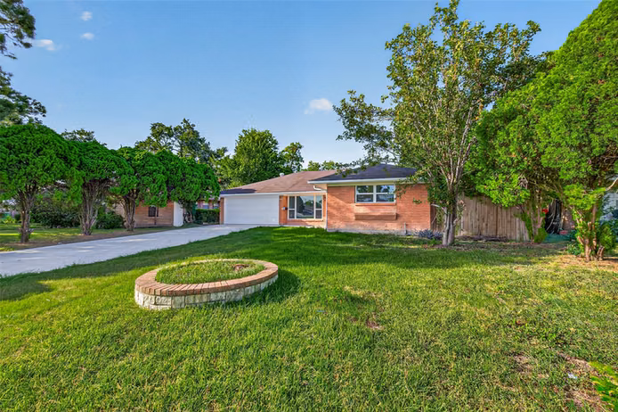 Photo 6 of 6846 Beechnut Street, Houston, TX